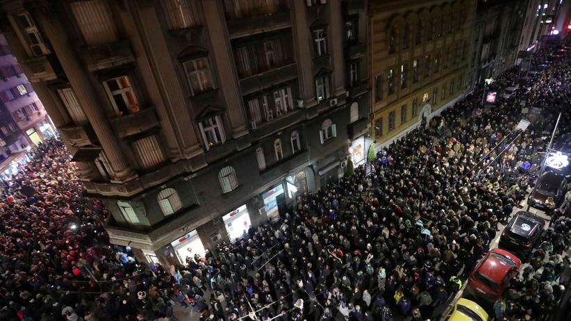 Serbien: Erneut Protestierten Zehntausende In Belgrad Gegen Die ...