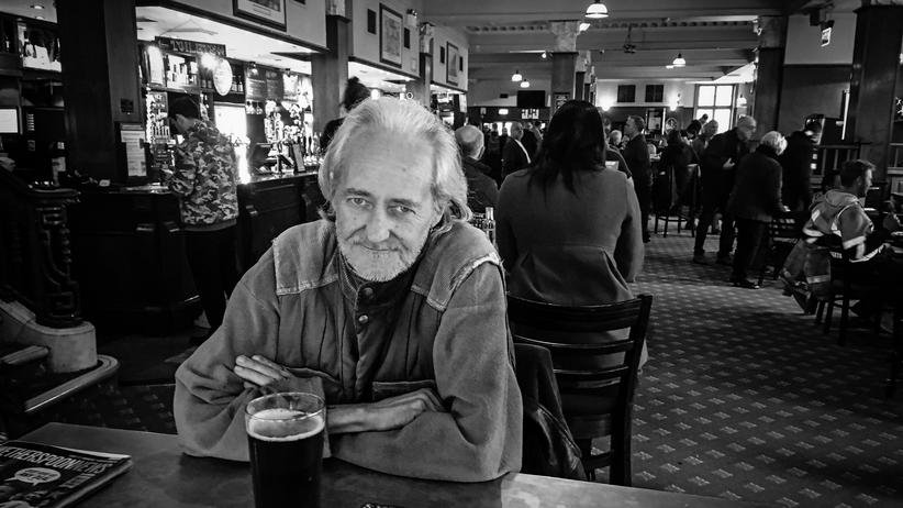 No-Deal-Brexit: Ein Pub-Besucher in Portsmouth