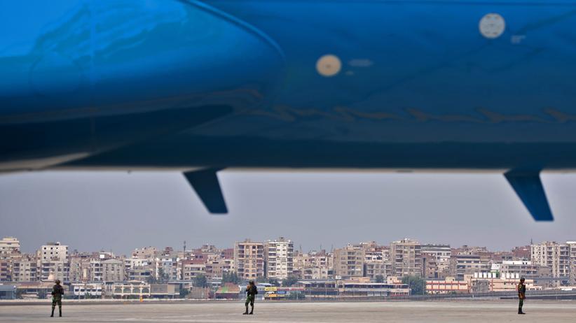 Terrorverdacht: Sicherheitskräfte am Flughafen in Kairo, Ägypten