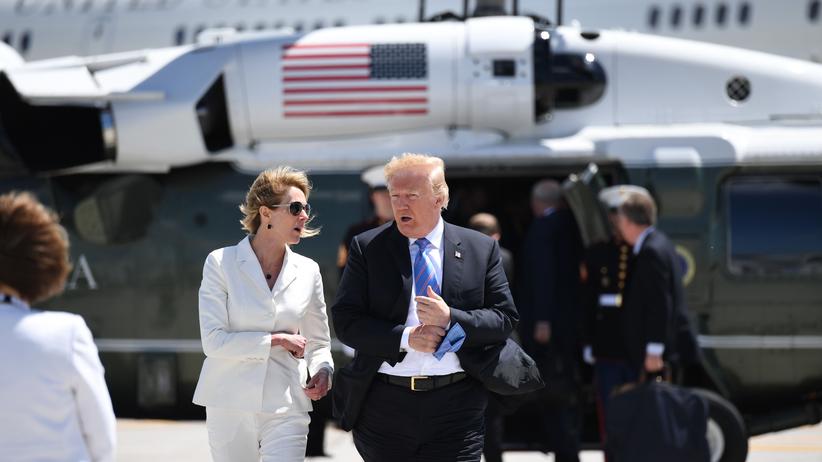 Kelly Knight Craft: Die bisherige US-Botschafterin in Kanada, Kelly Knight Craft, im Gespräch mit US-Präsident Donald Trump