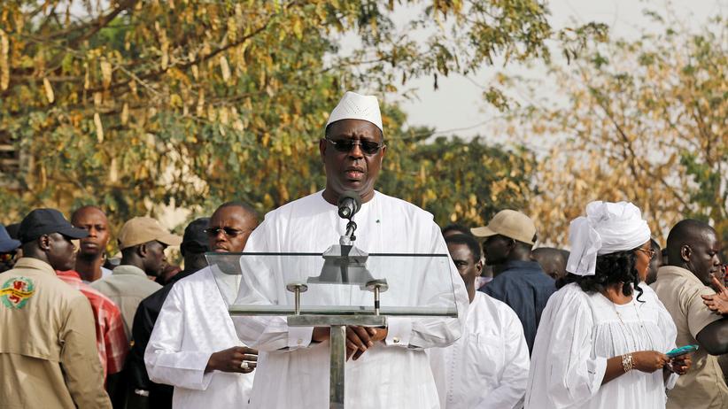 Senegal: Macky Sall nach der Stimmabgabe in der senegalesischen Stadt Fatick