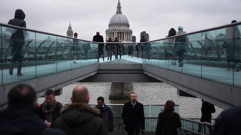 Großbritannien: Die Millennium Bridge in London: An diesem Mittwoch stehen im britischen Unterhaus wichtige Abstimmungen über Alternativen zu Theresa Mays Brexit Deal bevor.