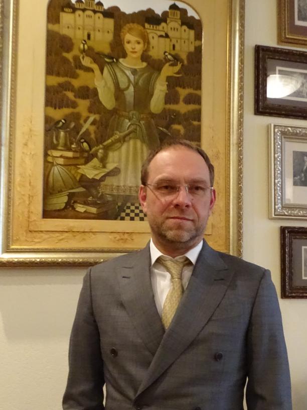 Ukraine: Der ukrainische Abgeordnete Serhiy Wlasenko vor einem Bildnis Julija Tymoschenkos