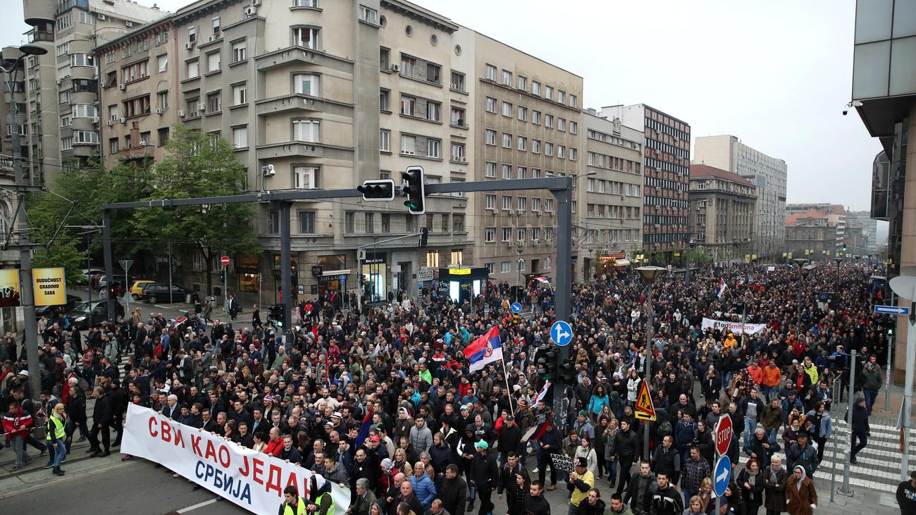 Serbien: Tausende Demonstrieren Gegen Aleksandar Vučić | ZEIT ONLINE