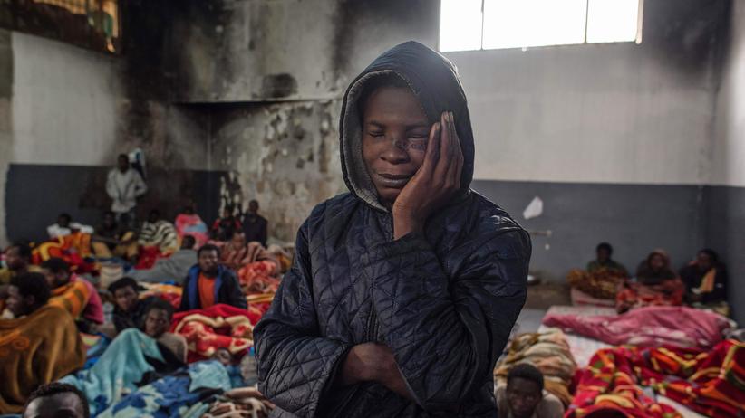 Libyen: Migranten in einem Lager am Rande von Tripolis (Archiv)