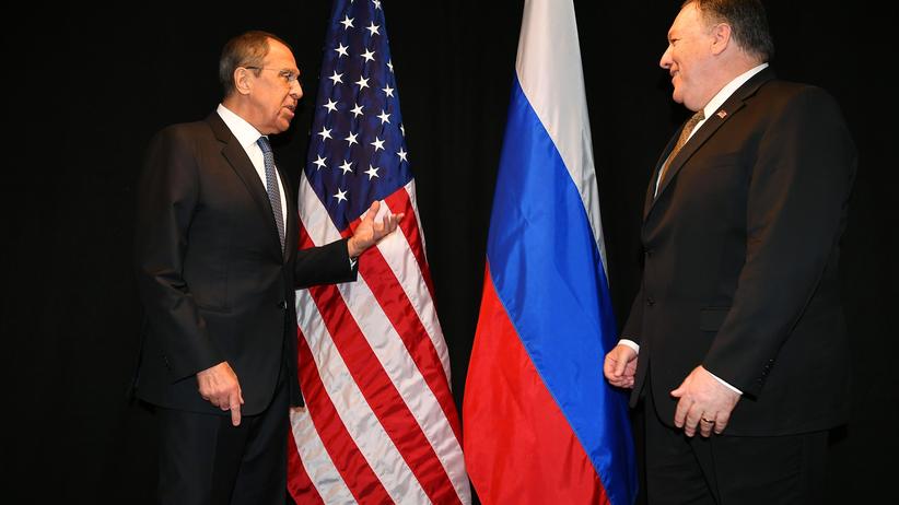 Mike Pompeo: US-Außenminister Mike Pompeo (rechts) und sein russischer Amtskollege Sergej Lawrow haben sich erst vor wenigen Tagen am Rande einer Sitzung des Arktischen Rates in Finnland zu einem bilateralen Gespräch getroffen. 