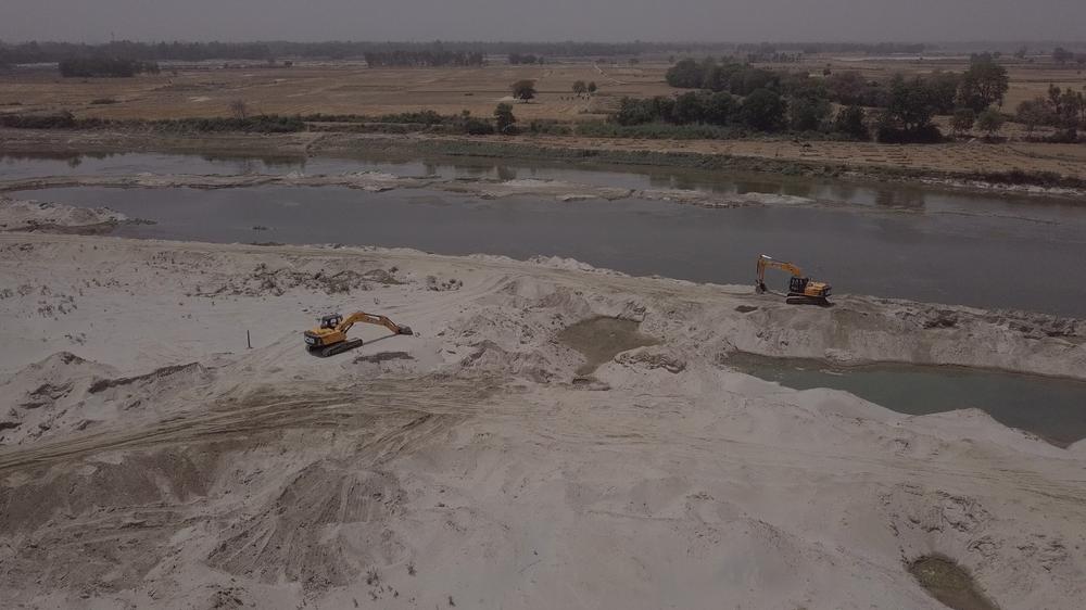 Indien: Im Flussbett des Garra wird illegal Sand abgebaut.