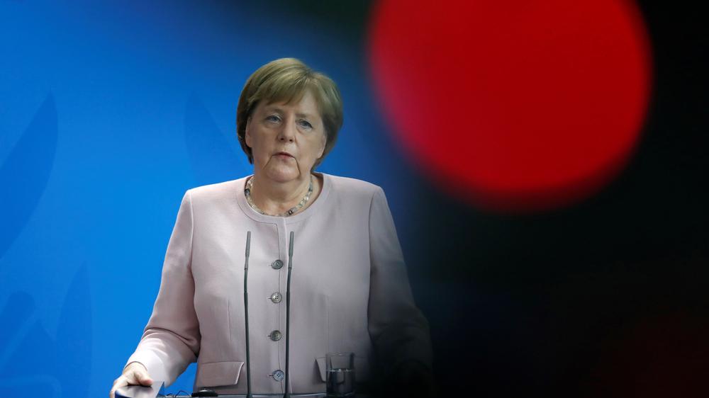 Ukraine-Konflikt: Die Bundeskanzlerin hat sich bei einer Pressekonferenz mit ukrainischen Präsidenten dafür ausgesprochen, Sanktionen gegen Russland beizubehalten.