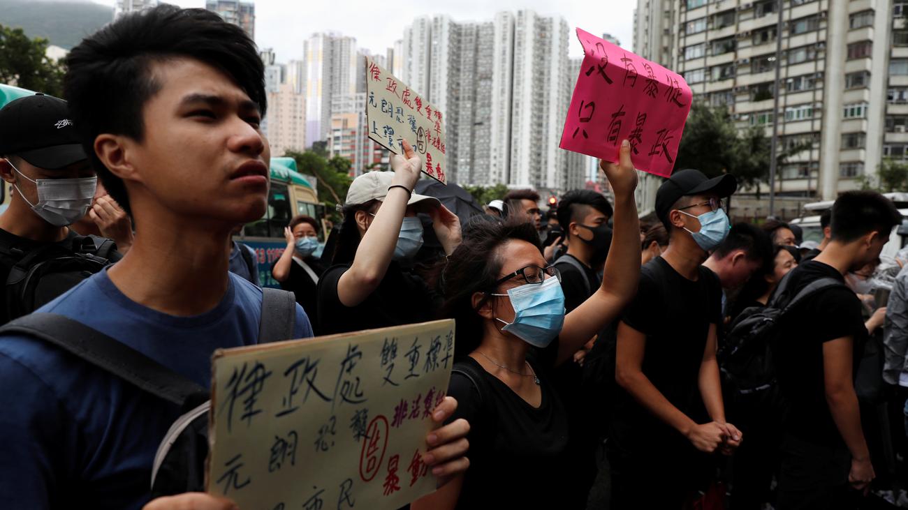 Proteste Erneut Ausschreitungen Bei Demonstrationen In Hongkong Zeit