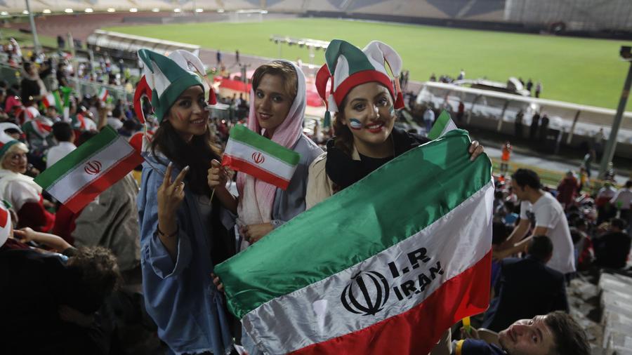 Iran Frauen Durfen Landerspiele Im Stadion Sehen Zeit Online