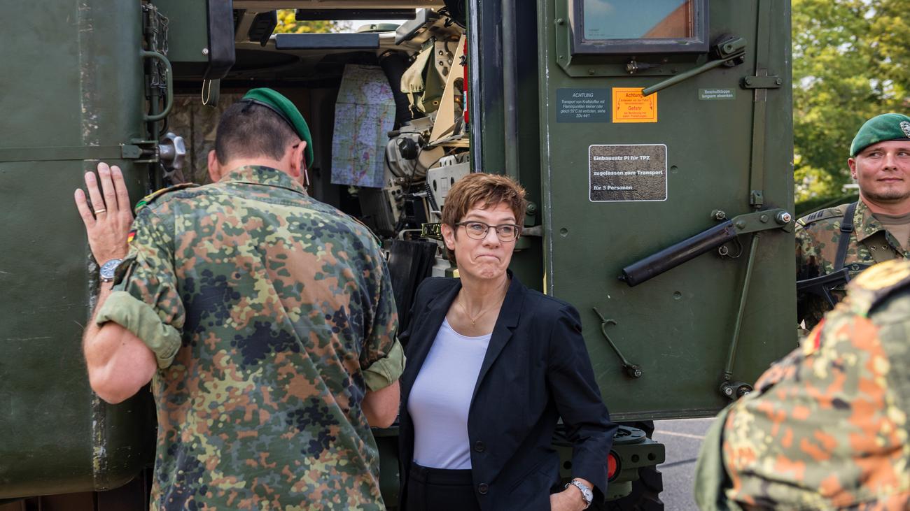 Karrenbauer nackt kramp annegret NATO Withdrawal