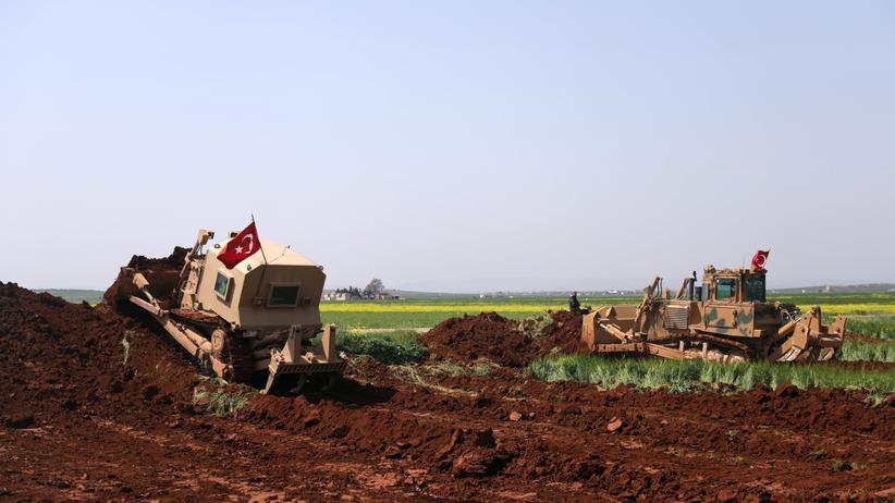 Syrien Mehr Als 40 Tote Bei Anschlag Mit Tankwagen Zeit Online