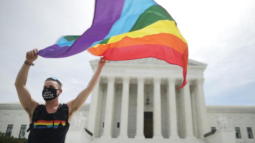 Https Img Zeit De Politik Ausland 2020 06 Lgbt Rechte Usa Supreme Court Diskriminierung Donald Trump Bild Wide 822x462