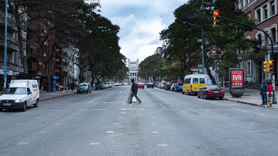 Coronavirus In Uruguay Mit Mate Thermosflasche Und Notizbuch Gegen Covid 19 Zeit Online