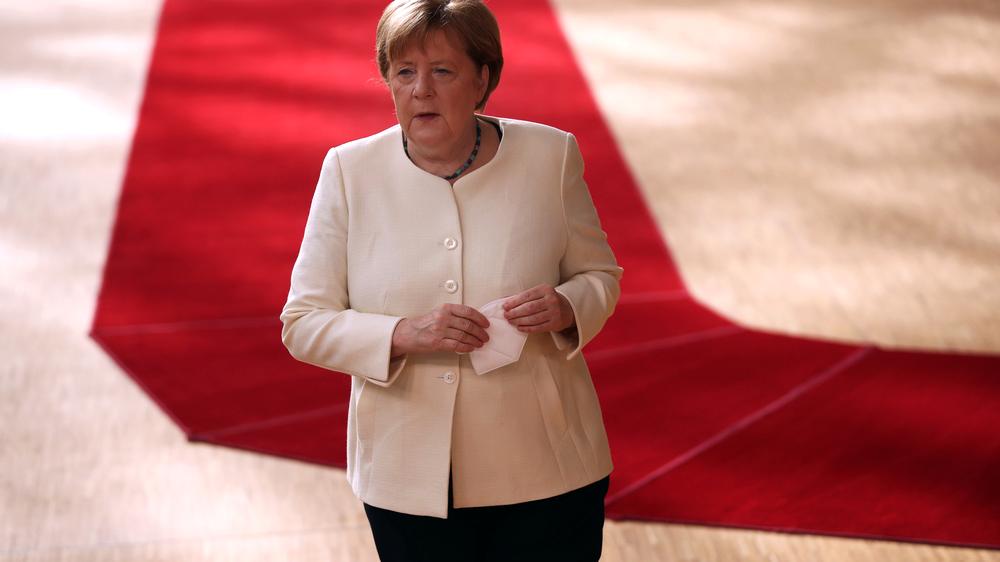 EU-Gipfel: Kanzlerin Angela Merkel am dritten Verhandlungstag in Brüssel