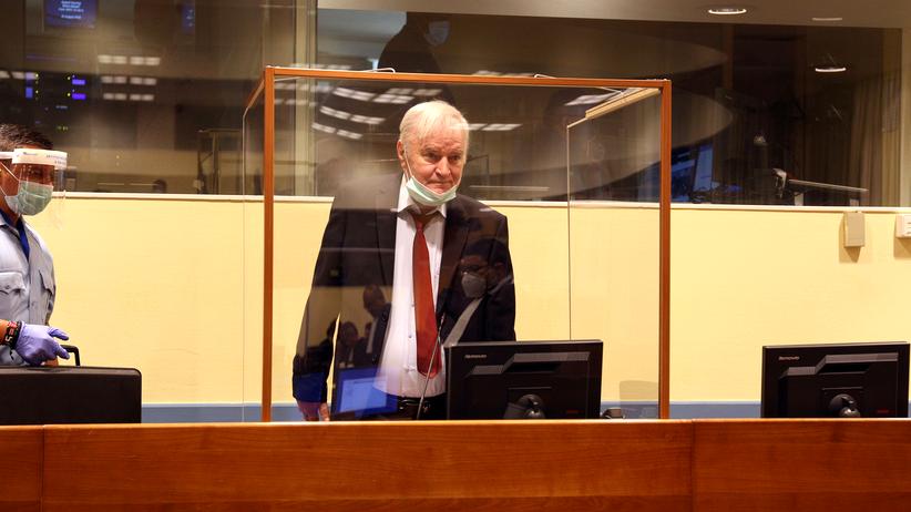 Völkermord in Srebrenica: Ratko Mladić will vor UN-Tribunal Freispruch erreichen