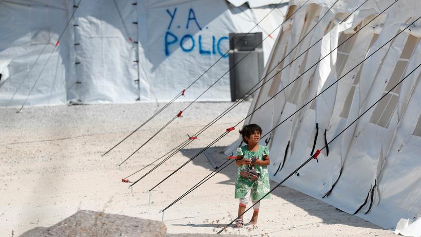 Griechenland: Ein Kind in einem temporären Zeltlager auf Lesbos. Das Foto ist vom 21. September. 