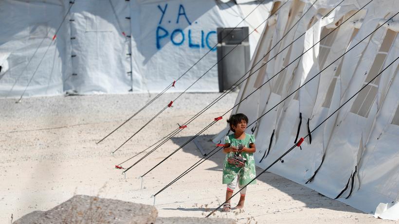 Griechenland: Ein Kind in einem temporären Zeltlager auf Lesbos. Das Foto ist vom 21. September. 