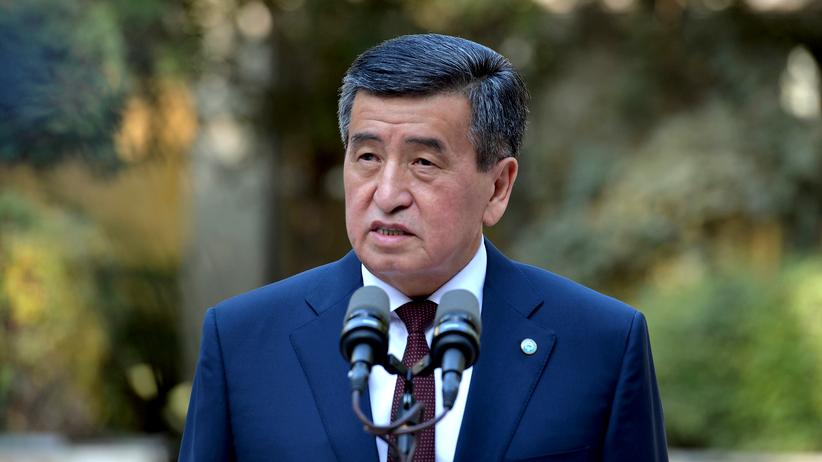 Kirgisistan: Präsident Sooronbai Dscheenbekow tritt zurück