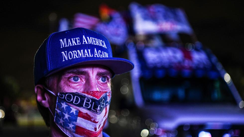 US-Demokraten: Noch ist Hoffnung: Andy Soberon, ein Unterstützer der Demokraten, bei einer Wahlbeobachtungsfeier in Florida 