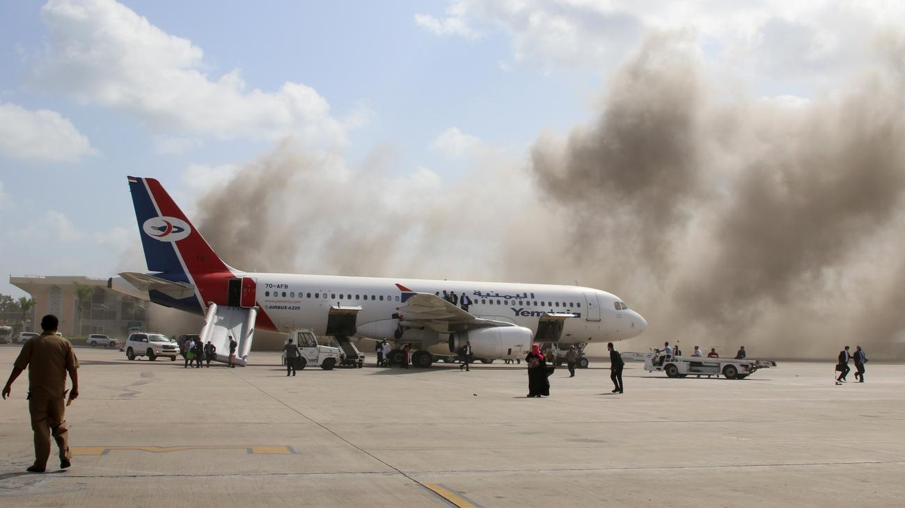 flughafen-aden-25-tote-nach-mutma-lichem-anschlag-auf-minister-im