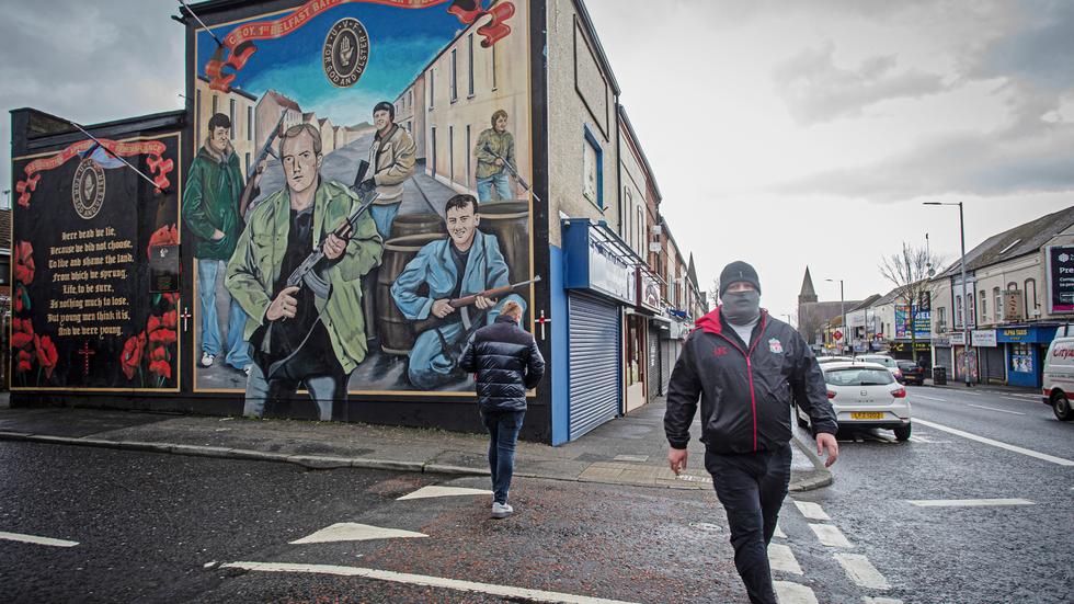 Nordirland: Wandgemälde der Ulster Volunteer Force (UVF) in Belfast
