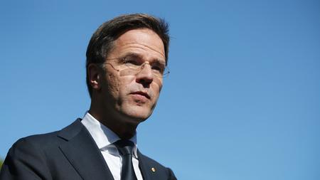 Niederlande Premier Mark Rutte Ubersteht Misstrauensvotum Zeit Online