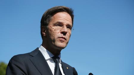 Niederlande Premier Mark Rutte Ubersteht Misstrauensvotum Zeit Online