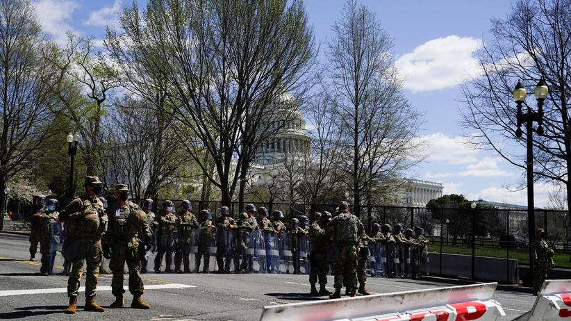 Washington: Polizist nach Angriff am US-Kapitol tot | ZEIT ...