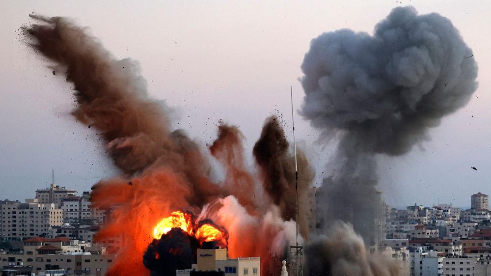 Völkerrecht im Nahostkonflikt: Israelischer Luftangriff auf Gaza Stadt