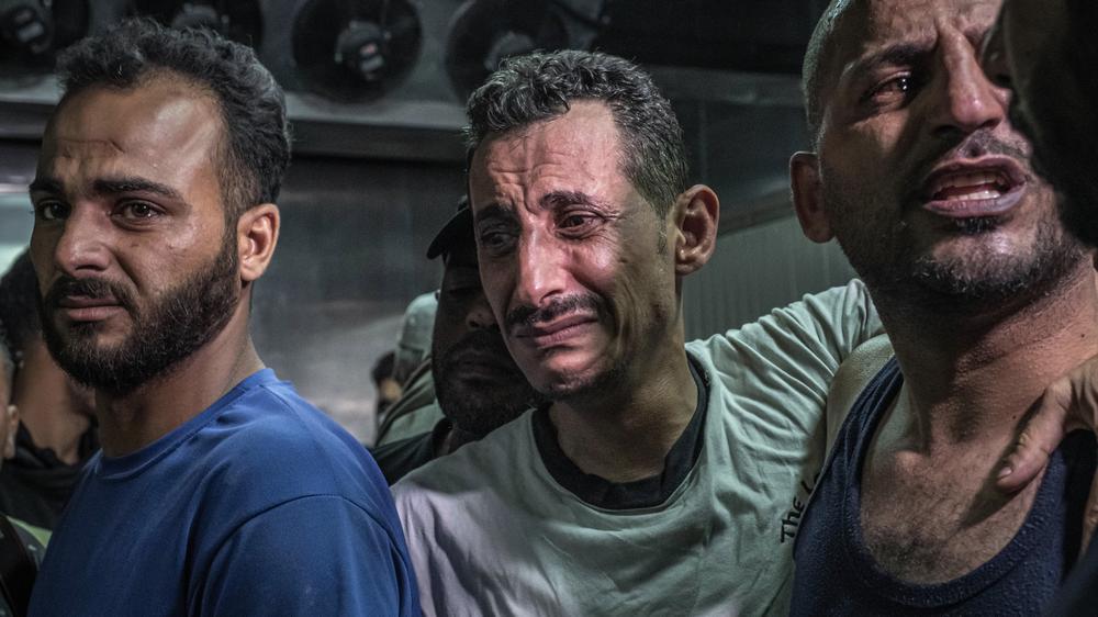 Palästinenser: Trauer um getötete Angehörige: Palästinenser in Gaza-Stadt
