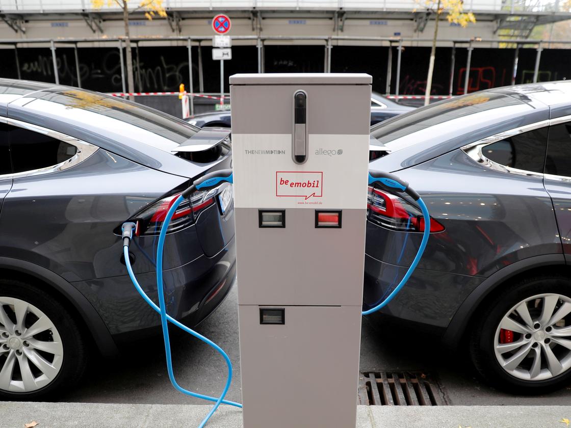 Medienranking: Tesla klar vor deutschen Elektroautobauern 