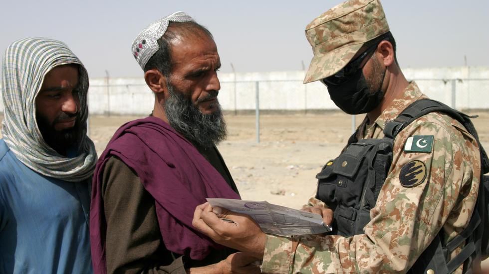 Flucht Vor Den Taliban: Pakistan Schiebt Hunderte Afghanische ...