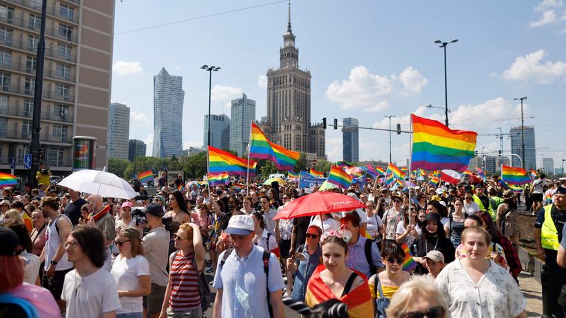 Polen: Parlament prüft Anti-LGBT-Gesetz