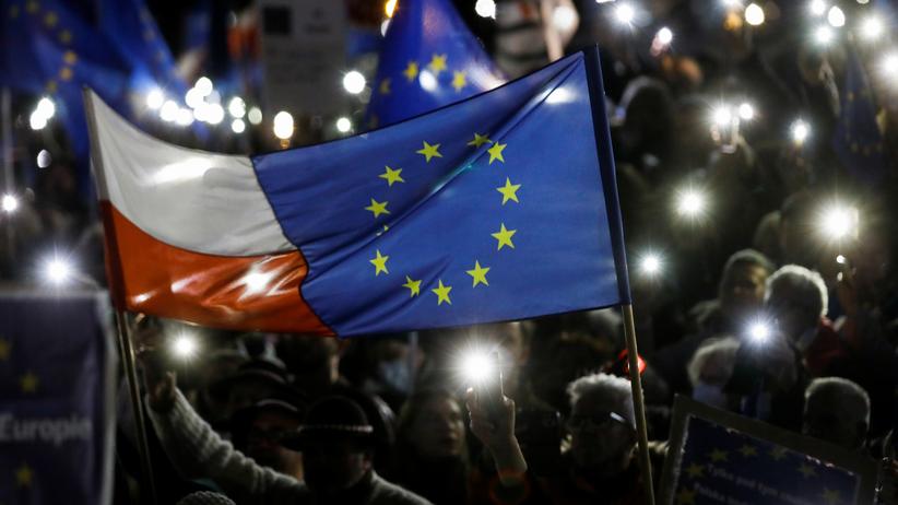 Polen: Tausende protestieren gegen EU-Urteil des Verfassungsgerichts