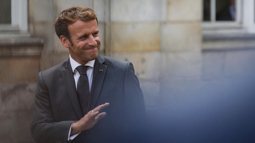 Wahlkampf in Frankreich: Emmanuel Macron lässt sich erweichen