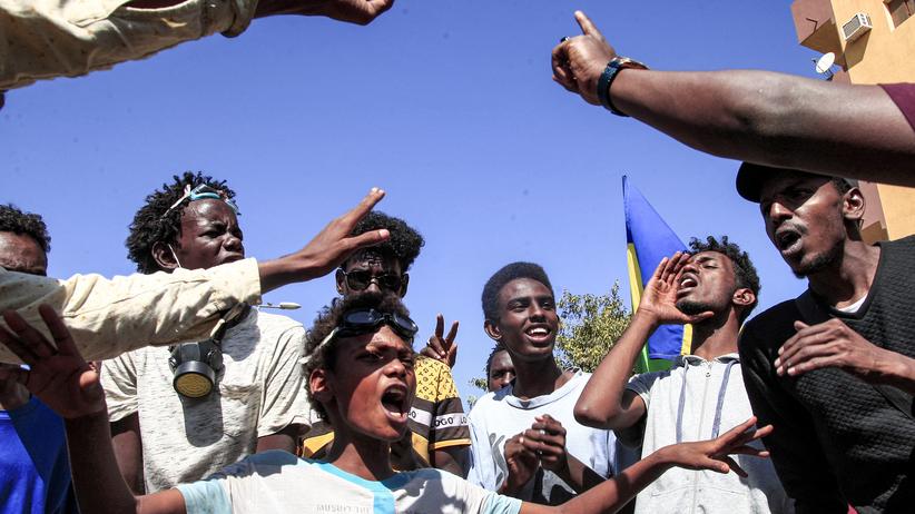 Proteste im Sudan: Tausende protestieren erneut gegen Militärregierung im Sudan