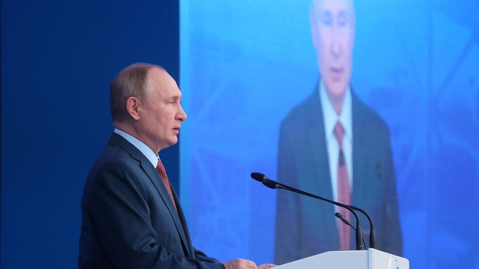 Ukraine-Konflikt: Russlands Präsident Wladimir Putin hält eine Rede in Moskau.