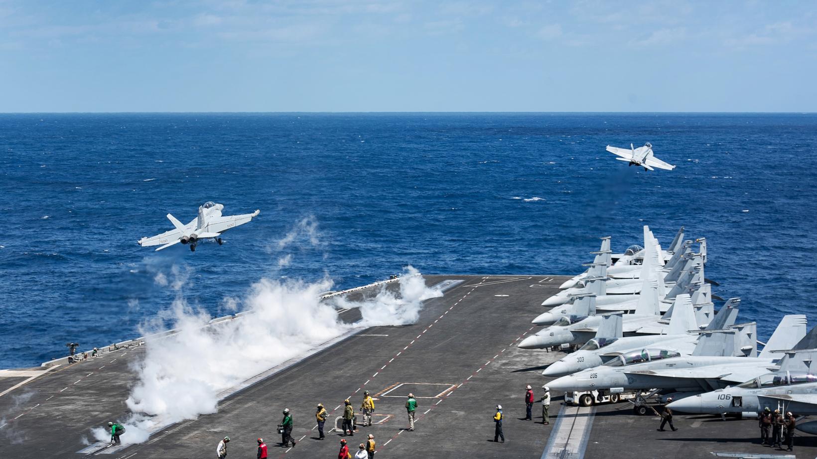 Neptune Strike 22: Flugzeuge starten im Atlantik vom US-Flugzeugträger "USS Harry Truman" im April 2020.