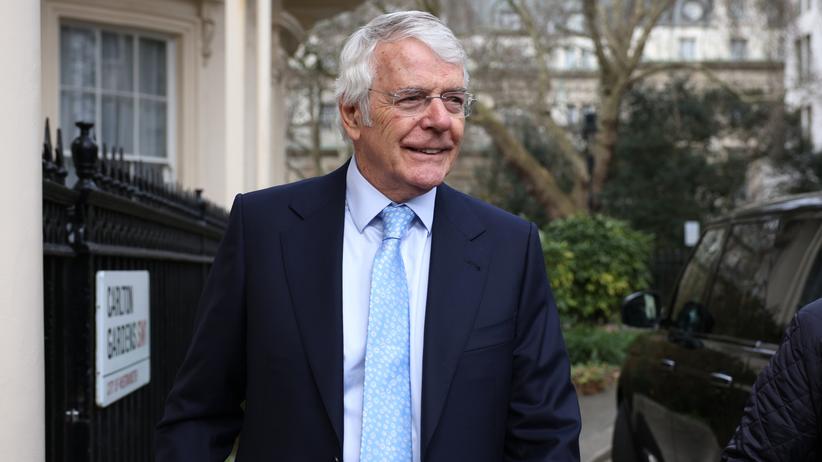 Großbritannien: Britischer Ex-Premier John Major legt Boris Johnson den Rücktritt nahe