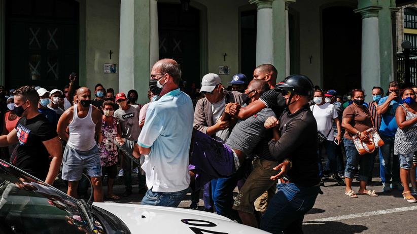 Kuba: Gericht verurteilt kubanische Demonstrierende zu langen Haftstrafen