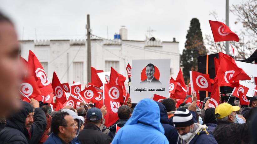 Tunesien: Präsident Kais Saied löst Parlament auf