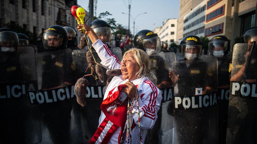 Proteste gegen steigende Preise: Regierung in Peru hebt Ausgangssperre vorzeitig auf