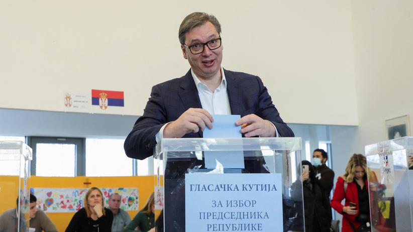 Parlaments- und Präsidentschaftswahl: Serbiens Präsident Aleksandar Vučić vor Wiederwahl
