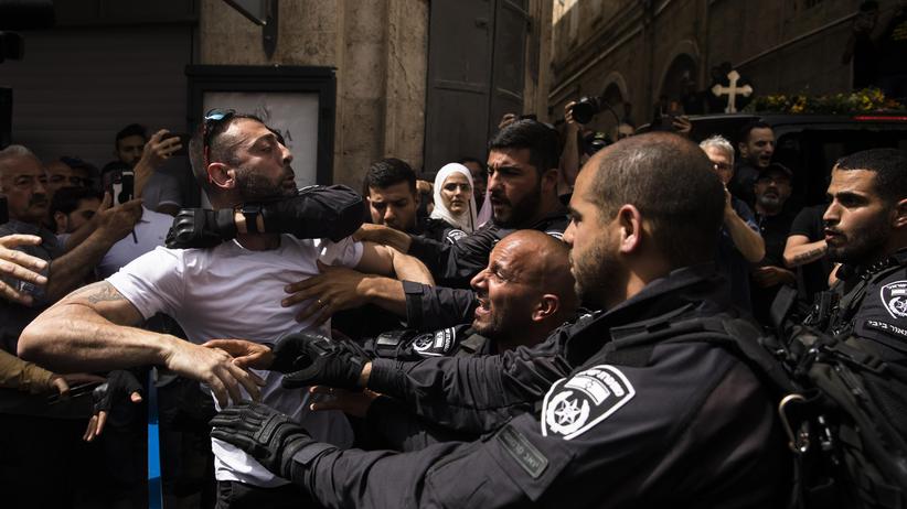 Jerusalem: Gewalt bei Beerdigung von getöteter Al-Dschasira-Reporterin