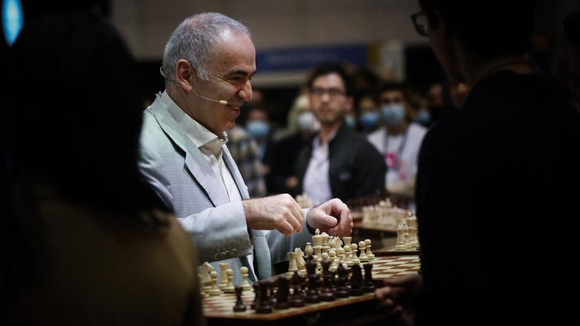 News zum Ukraine-Krieg: Russland erklärt Schach-Weltstar Kasparow zum "ausländischen Agenten" 