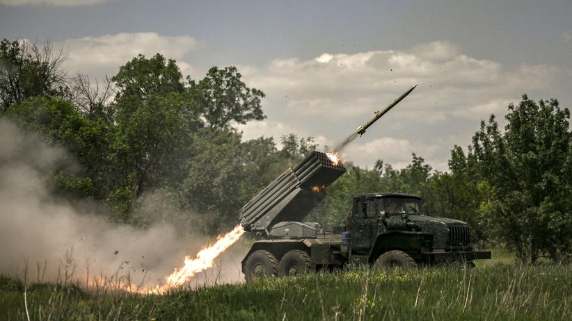 Ukraine-Überblick: Russische Truppen wollen Lyssytschansk einkesseln, USA schicken Waffen