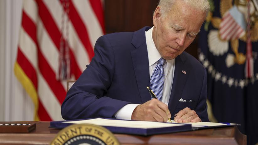 Waffenrecht: Joe Biden unterzeichnet Reform zum Schutz vor Schusswaffengewalt