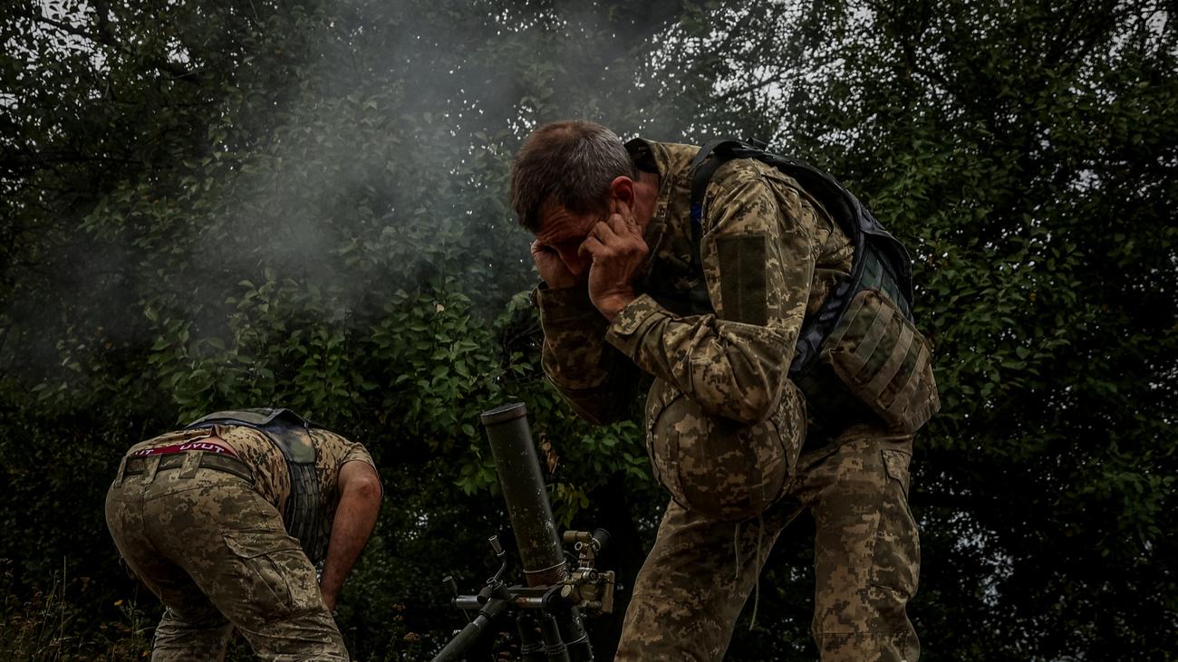 Ukraine-Überblick: Selenskyj Spricht Von Ernster Lage In Donezk, USA ...