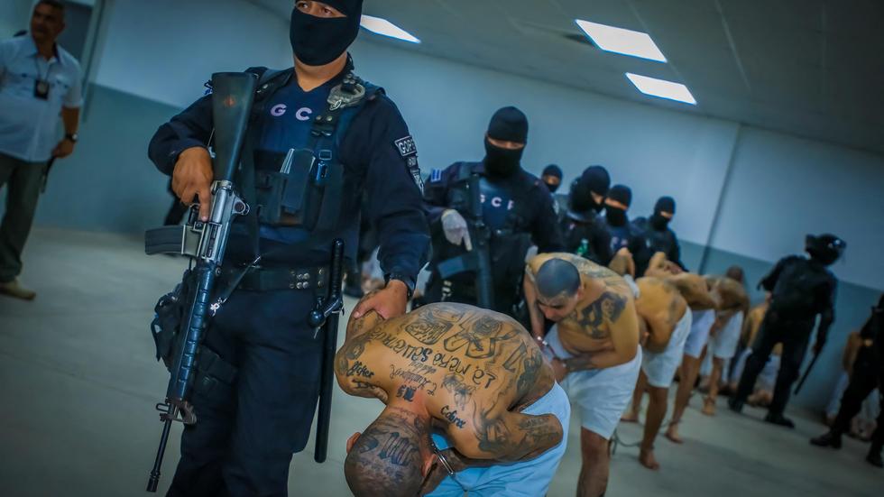 Bandenkriminalität El Salvador Will Tausende In Neuem Massengefängnis Inhaftieren Zeit Online